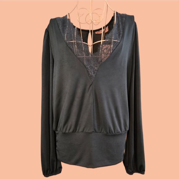 Willow Root Green v-neck lace trim size Large - Picture 2 of 5